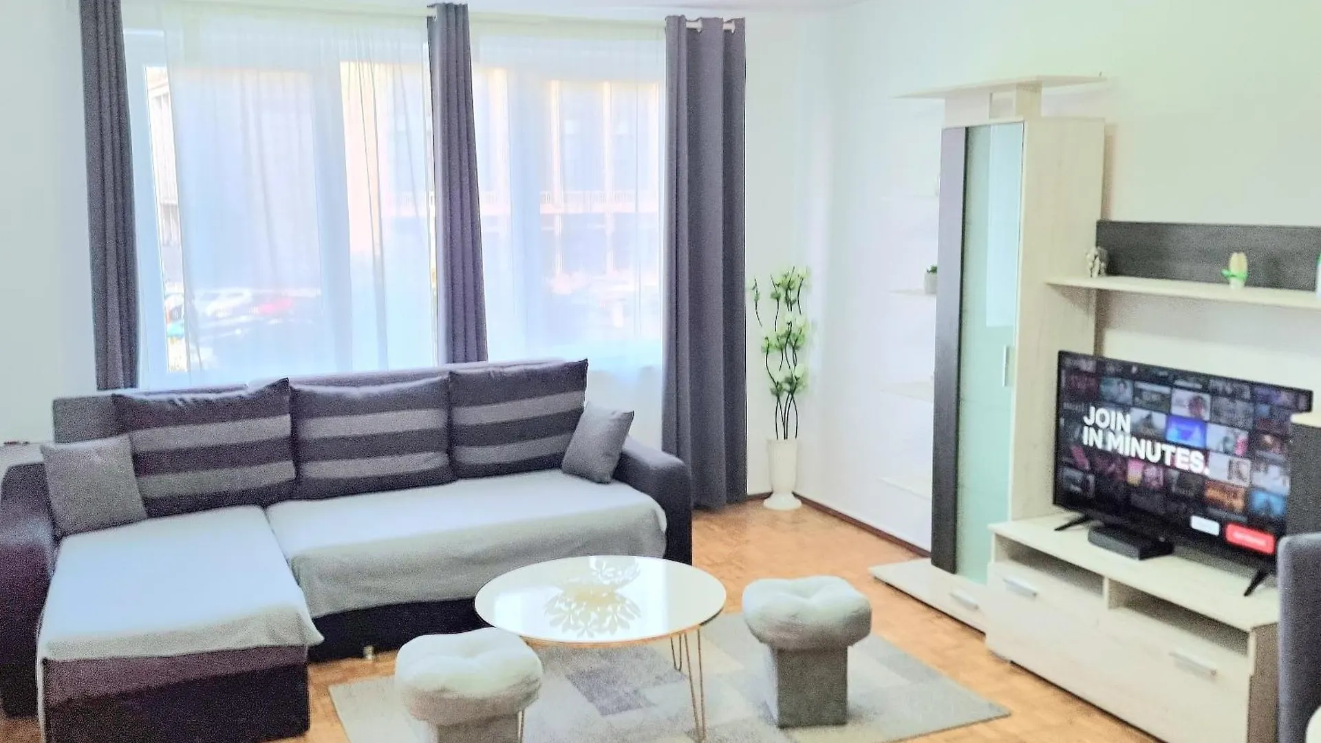 Chic Sanctuary One-Bedroom Retreat With Spectacular Landmark Views Of The Concert Hall Bukarest 0*,