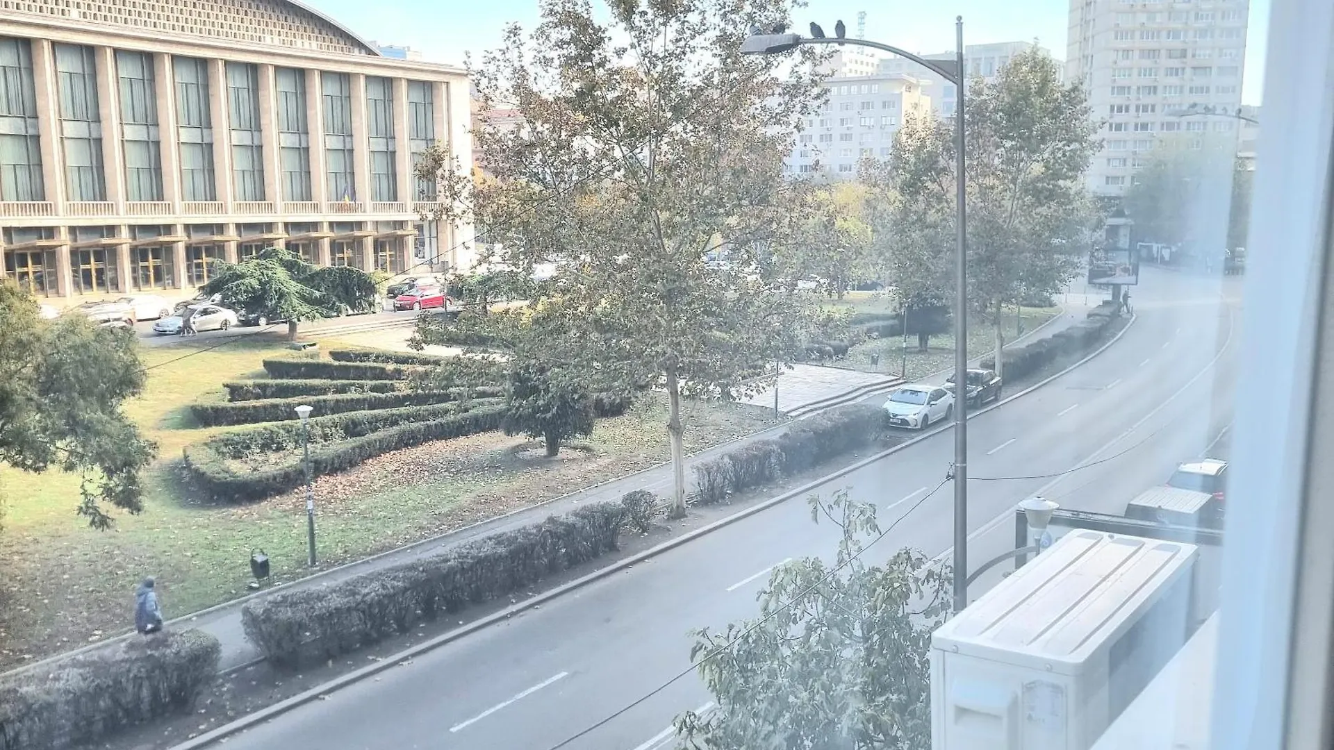 Chic Sanctuary One-Bedroom Retreat With Spectacular Landmark Views Of The Concert Hall Bukarest Apartman
