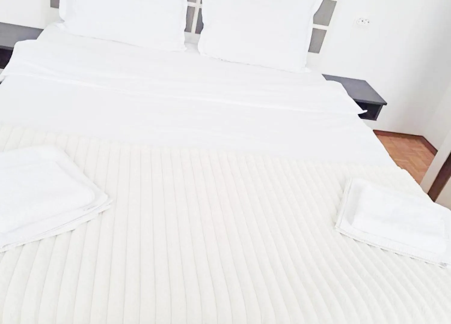 Chic Sanctuary One-Bedroom Retreat With Spectacular Landmark Views Of The Concert Hall Bukarest 0*,  Románia