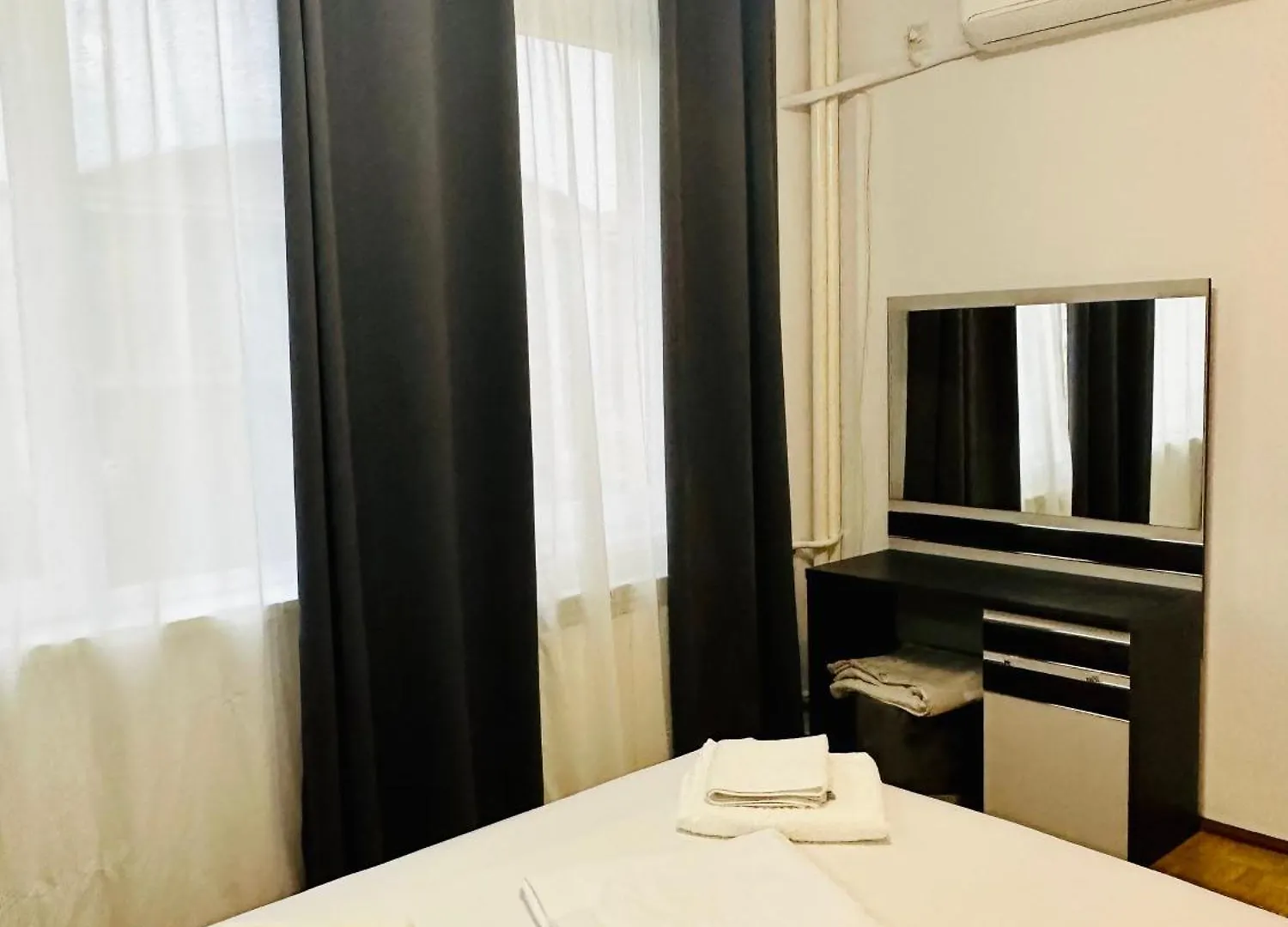 Apartment Chic Comfort 1Bdr With Landmark View - Concerthall Romania