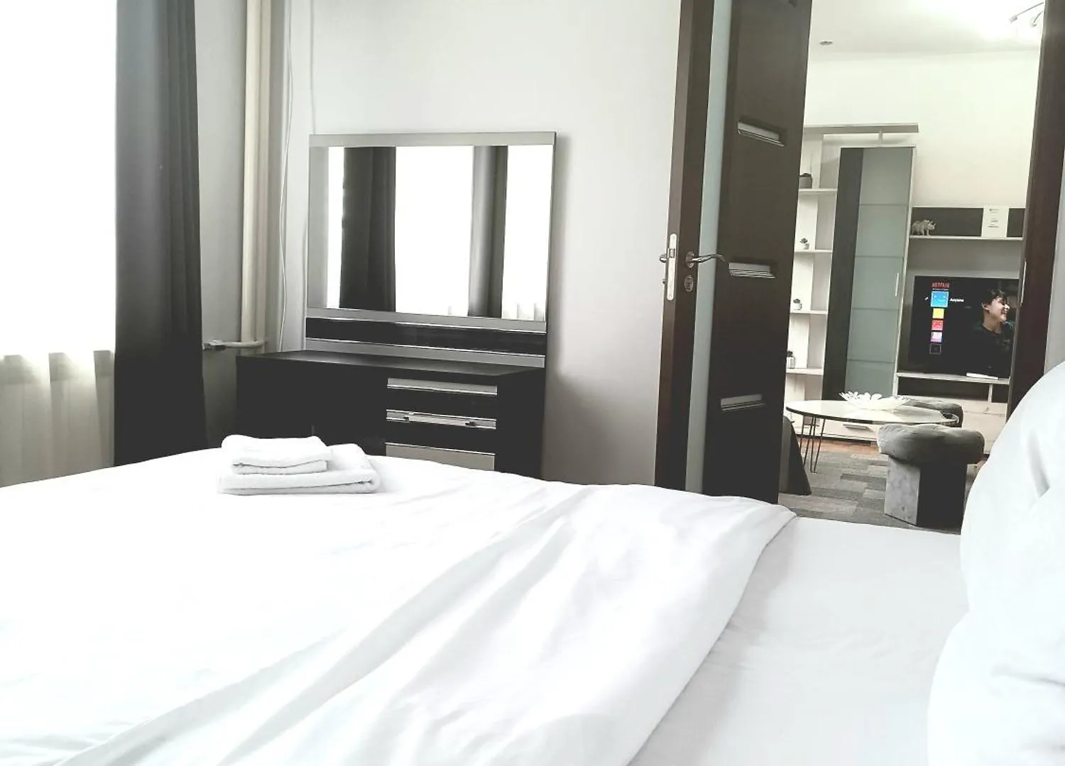 Apartment Chic Comfort 1Bdr With Landmark View - Concerthall Romania