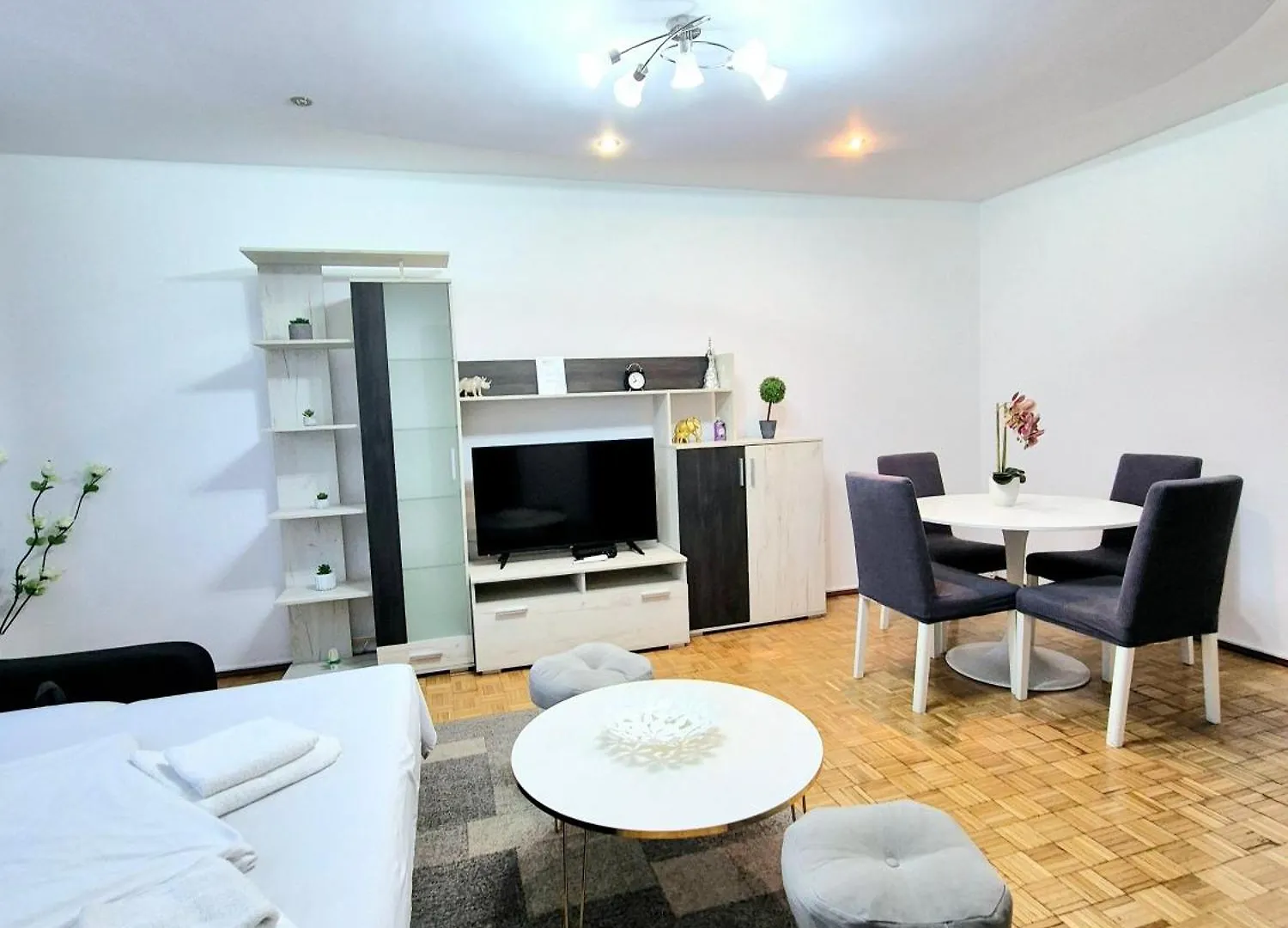 Landmark View - Concerthall - Chic Comfort 1Bdr Bucureşti România